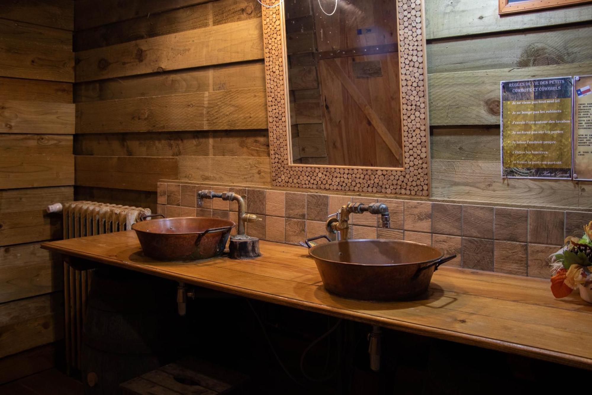 La Valise A Cheval Bed & Breakfast Mezieres-sur-Ponthouin Oda fotoğraf